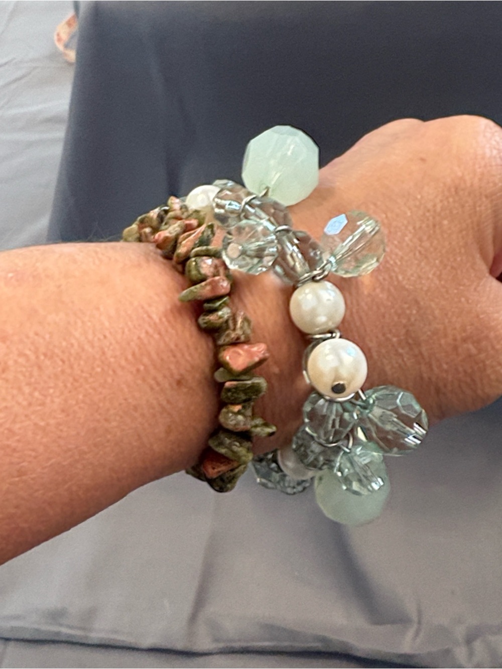 2 Costume Unbranded Green & White Glass Beaded & Stone Beaded Stretch Bracelets
